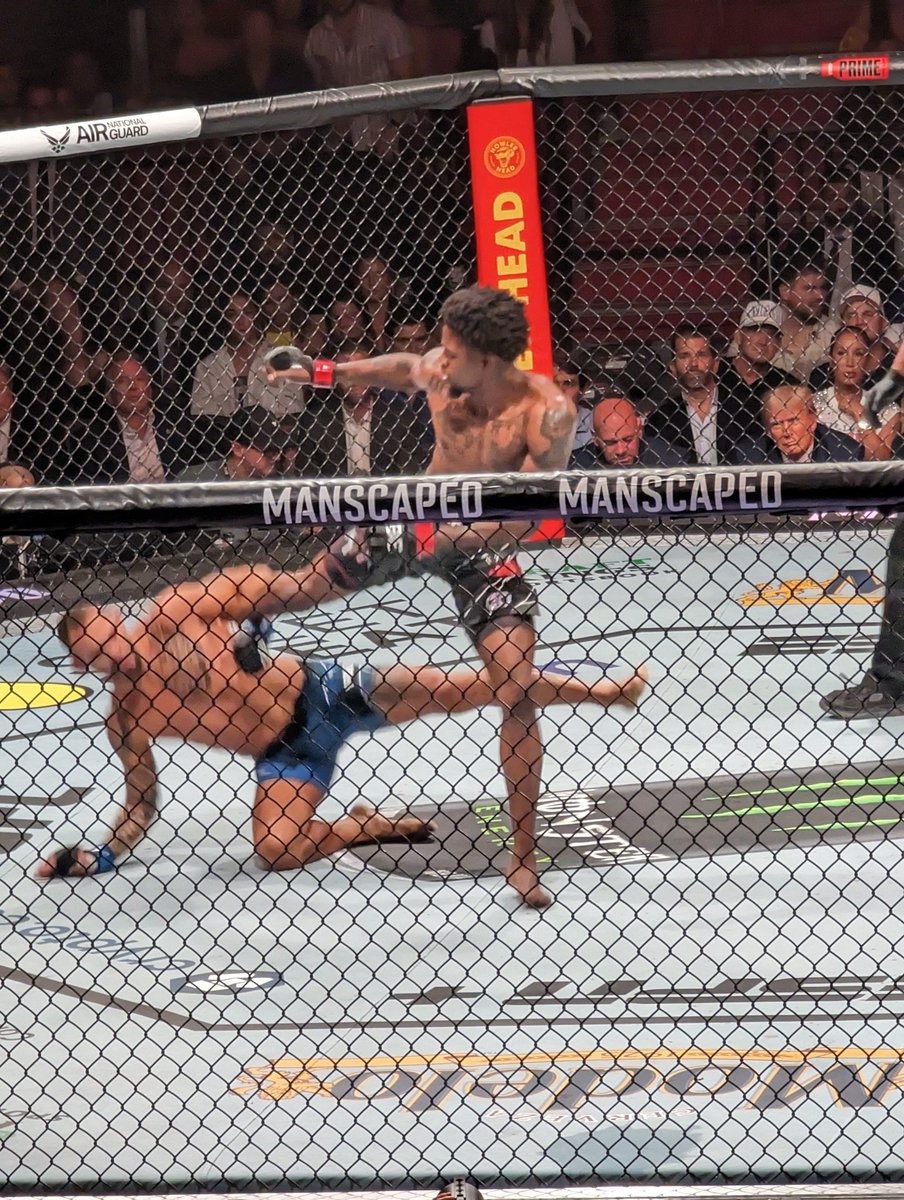 crferrie's tweet photo. What an amazing night of Fights and memories UFC 287 was!!!
Big shout out to @vechainofficial and @ufc for having a few of us community members get the chance to watch a Killer fight card!!! #Vechain #Vechainsoldier #UFC287 #UFC #MVA #Miami https://t.co/Bim8YQapsf