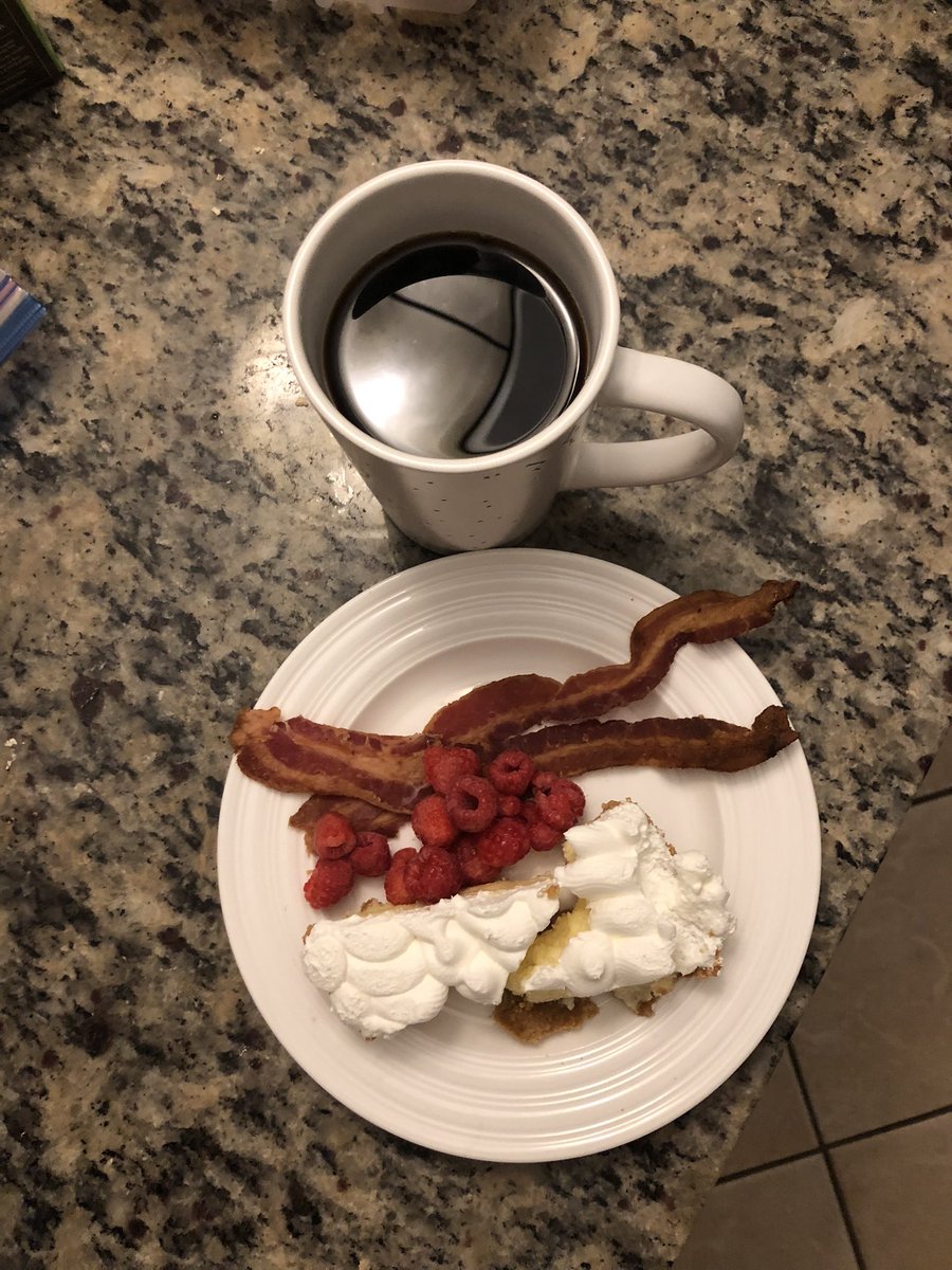 bayoucitygirl's tweet photo. Happy Easter Monday!!!
Breakfast: key lime pie, raspberries and bacon!
#easterfeasting https://t.co/1tIKY80CcL