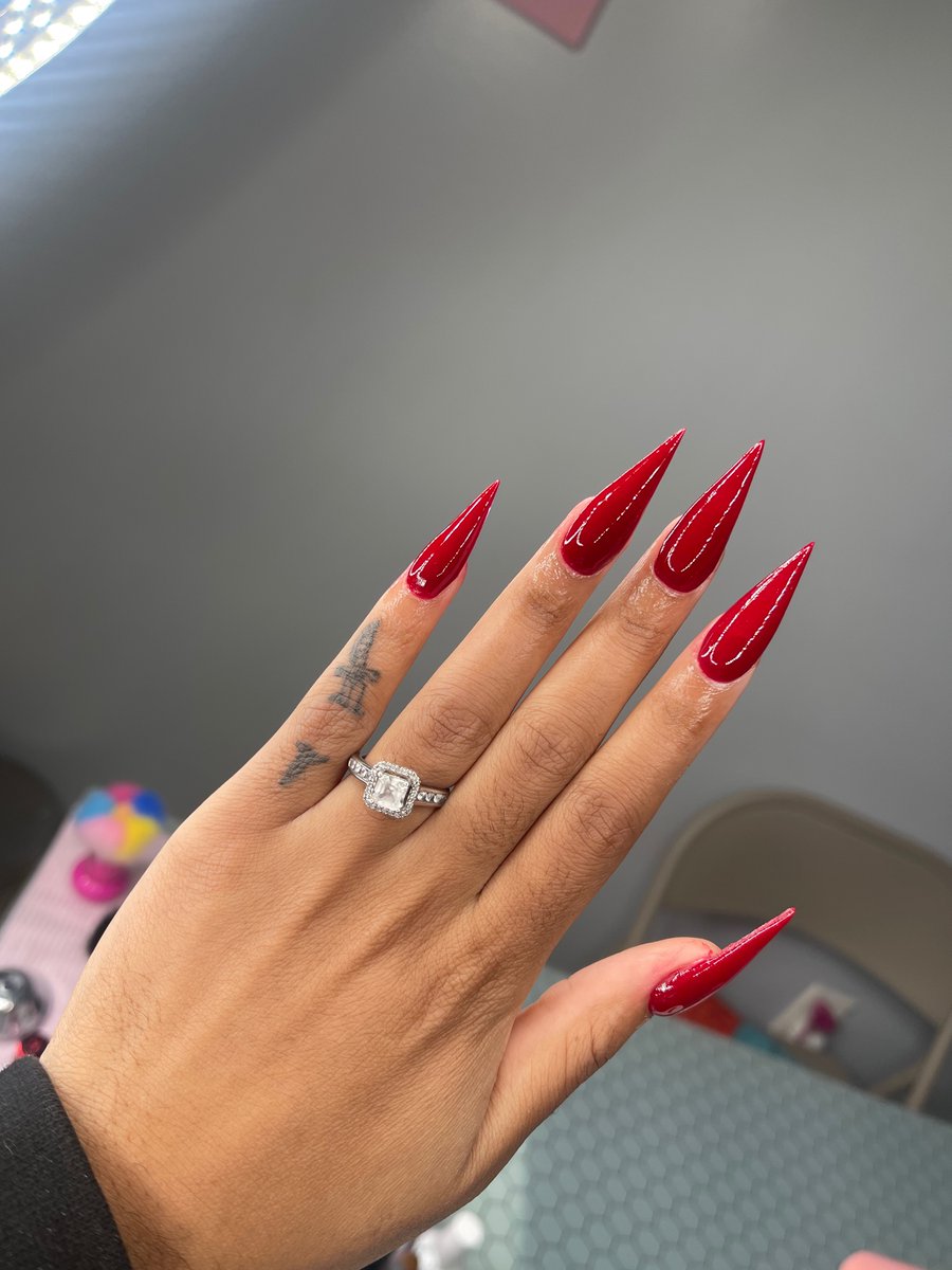 slimthickshordy's tweet photo. my twin know WTF she doing God bless her hands 😍😍 go tap in kilasnails on IG real sexy &amp; slutty https://t.co/Pm2PidBB4z