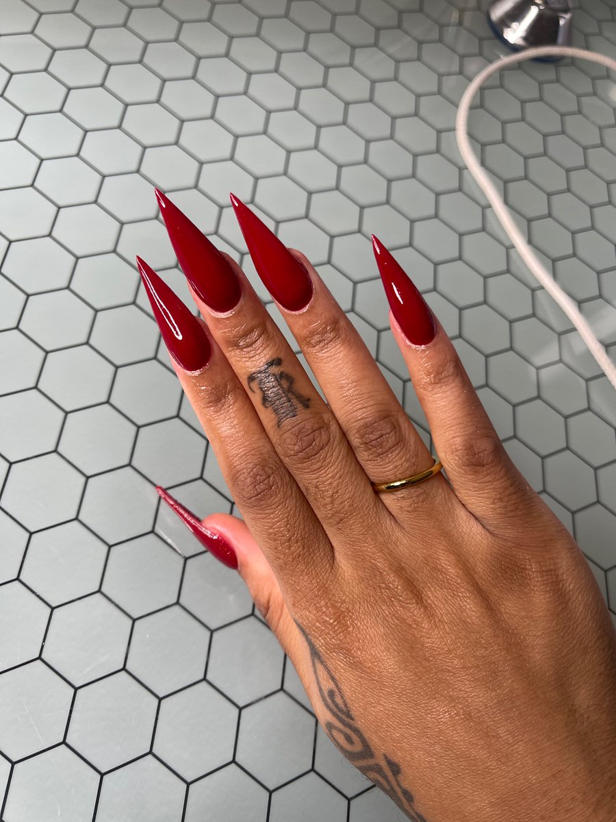 slimthickshordy's tweet photo. my twin know WTF she doing God bless her hands 😍😍 go tap in kilasnails on IG real sexy &amp; slutty https://t.co/Pm2PidBB4z