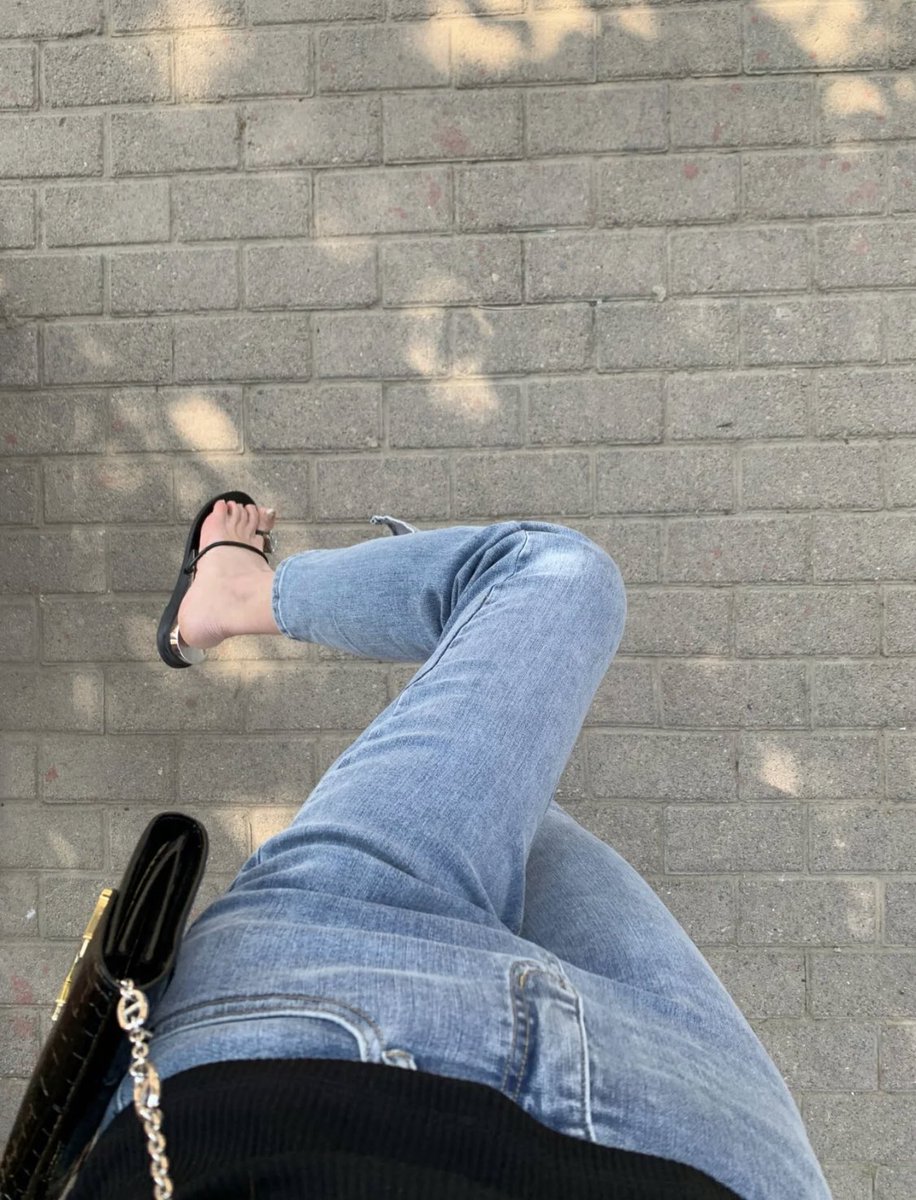 LinXin578's tweet photo. 穿自己喜欢的衣服，和不累的人相处

#牛仔裤 #玉足 #优美 #南昌 #九江 #江西交友 https://t.co/hG0CjtFnes