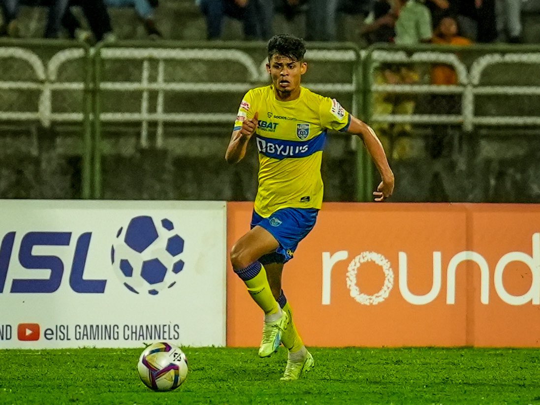 KeralaBlasters's tweet photo. An absolute live wire on the right flank! 🔥
#HeroSuperCup #KBFCRGPFC #ഒന്നായിപോരാടാം #KBFC #KeralaBlasters https://t.co/edwFDcnvFC