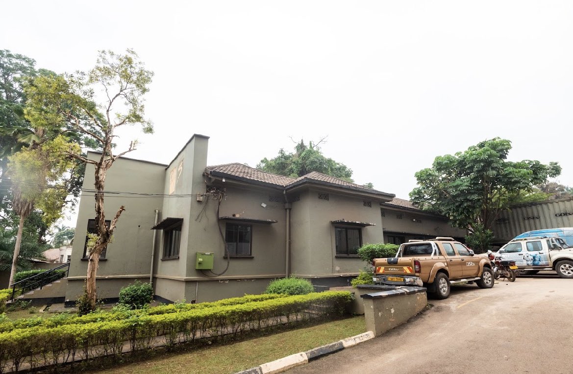 Looking for a high-quality commercial real estate in Kampala? This plot features two blocks ideally suited for a bank, call center, or office space and enough parking. Reach out to miriam.kasibante@handgadvocates.com or via phone at +256 (0)784705937.