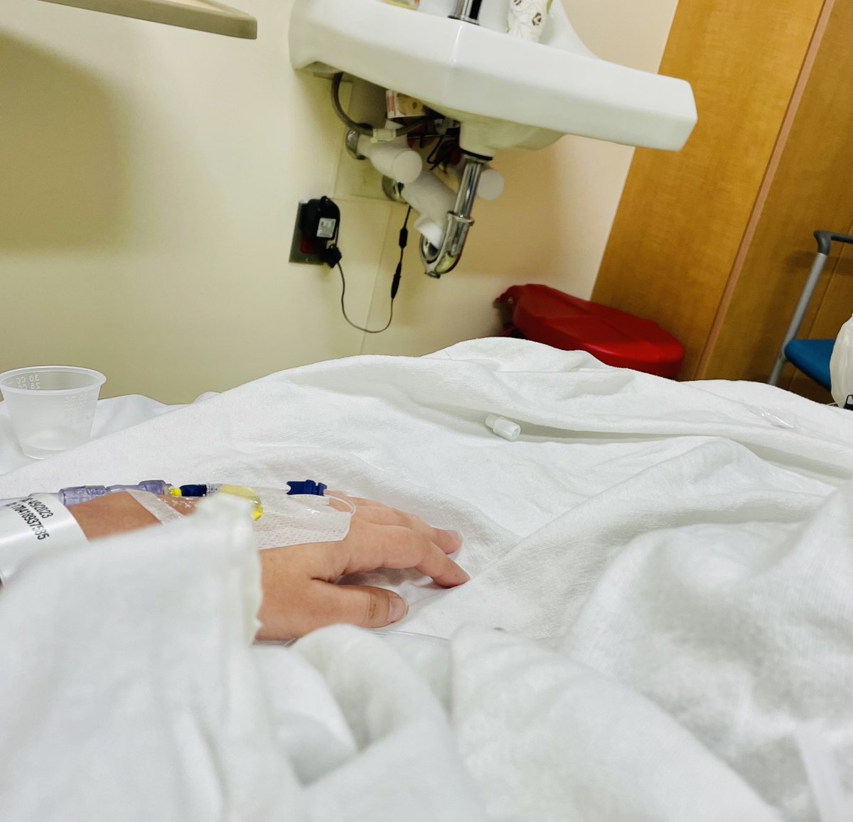 gamingfordev's tweet image. For a founder who builds in public, I’m ultra private about my personal life 

But I would be doing a disservice to my journey if I didn’t atleast share some glimpses

Here is me stepping out of my comfort zone: ended up at the ER yesterday because my body decided it needed a…