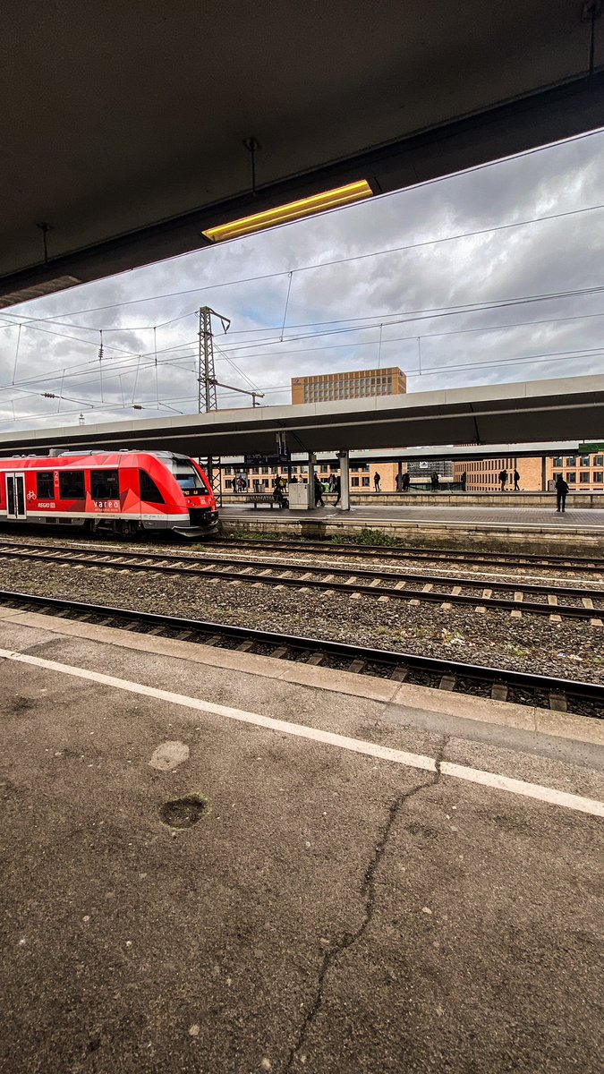 My19day's tweet photo. Близько двох тижнів я перебуваю на території Німеччини🇩🇪

Почав дивитись фільми в оригіналі (англійською)🏴󠁧󠁢󠁥󠁮󠁧󠁿

Сьогодні 17 градусів, одягнув шорти. Тепер як біла ворона, бо інші в штанах🫠

Мій хлопчик росте і щоранку радіє, коли бачить, що батя поруч, коли він прокидається☺️ https://t.co/lzbPjwYBeH