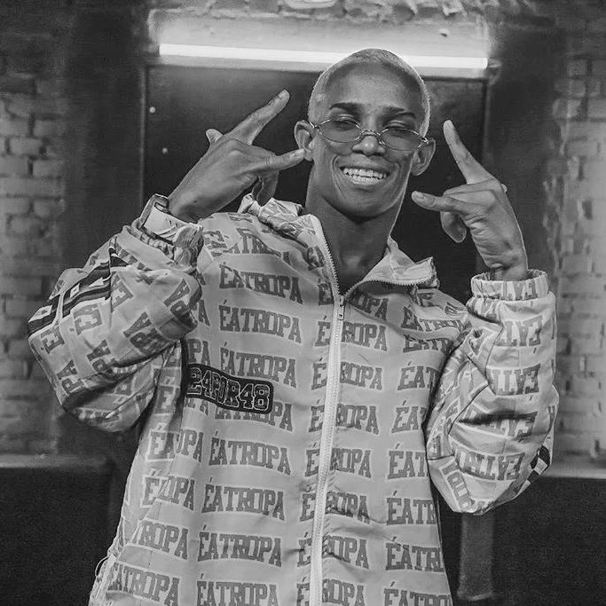 choquei's tweet photo. 🚨BRASIL: MC Biel Xcamoso, cantor e produtor de brega funk, morre em acidente de carro em Recife. https://t.co/EkeMZfZBvj