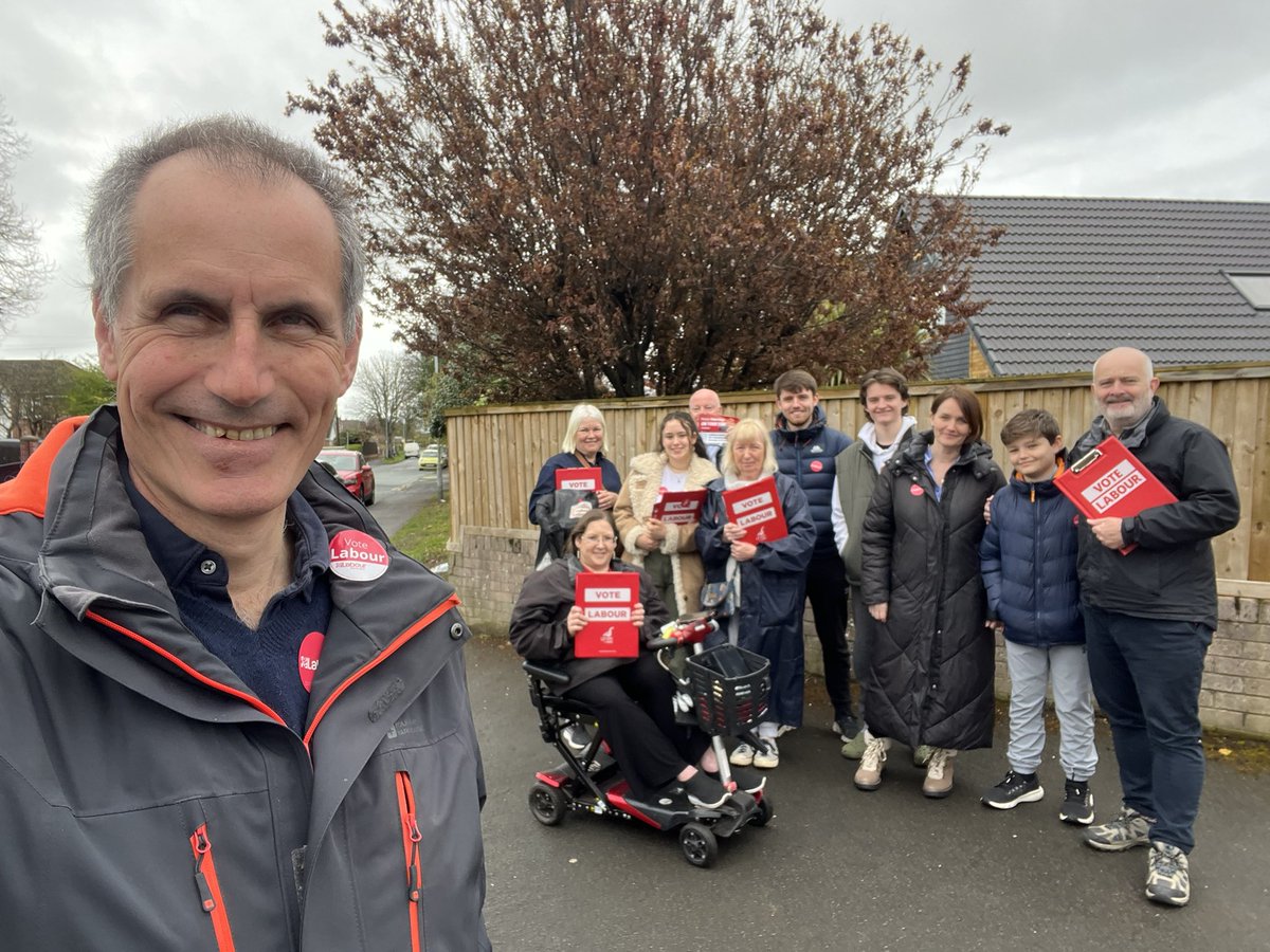 Big turnout for @peterjharvey in Harington Ward in Formby. Great to see his family supporting his campaign for @seftonlabour @LabourinSefton Dodging the rain we spoke to a number of people who have turned away from the Conservatives. Looking good on the @labourdoorstep_