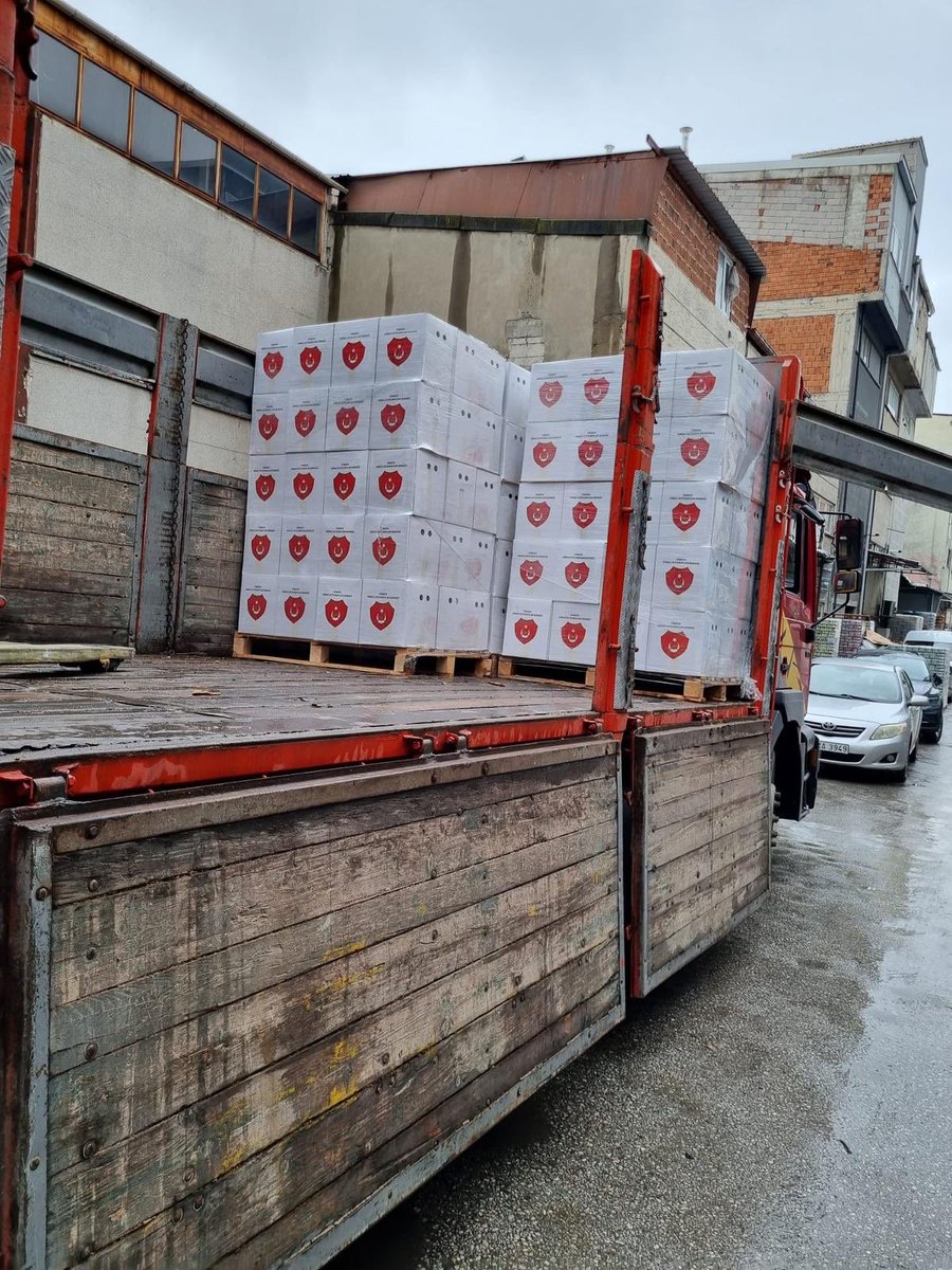 DurgenHamza's tweet photo. Deprem bölgesine ulaştırılmak üzere Üyelerimizin katkıları ile hazırlanan yardım kolileri,
Genel Başkan Yardımcılarımız Sn. Murat AYAN, Sn. Musa KUZU, Yönetim Kurulu Üyemiz Sn. Şevket YILDIZ ve Kayseri Şube Başkanımız Sn. Abdullah ÇELEBİ’nin koordinesinde yola çıktılar. TEMAD https://t.co/DdeeNu4P5G