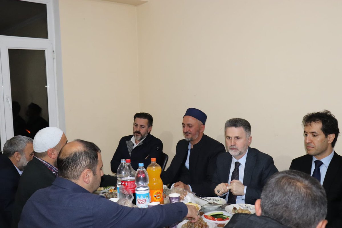 mahmutgol's tweet image. Mü’min, herkese güven veren, güvenilir kişidir.
Müslüman, ne eliyle ne diliyle kimseye zarar vermeyendir.

AkSakallı ve Gençlerle #İftar Buluşması
#Marneuli #Kosala