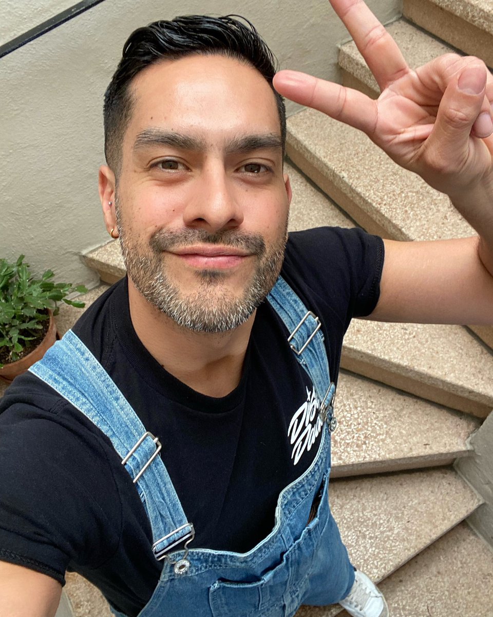 marmarnyc's tweet photo. Happy Monday ✌🏽 https://t.co/QMNi8sjMZ1