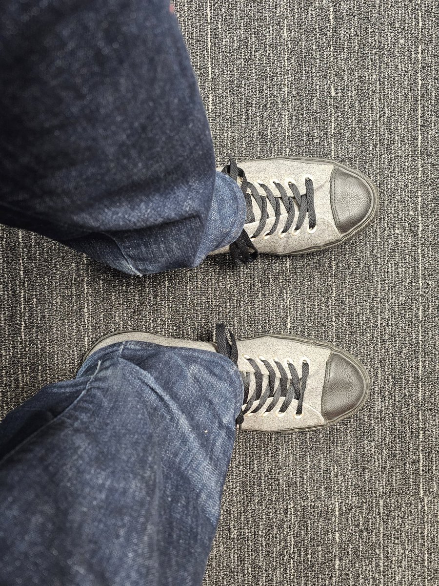 MWSpratt's tweet image. Converse All Star
Matches my office carpeting.