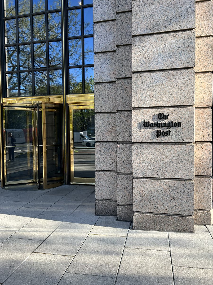 HerbScribner's tweet image. ✨some personal news✨ — Today is my first day at @washingtonpost!
I will be a breaking news reporter in the Features section, covering entertainment, style, media, art and pop culture.
Lots of work ahead and I have so much to learn. Can’t wait to get started!