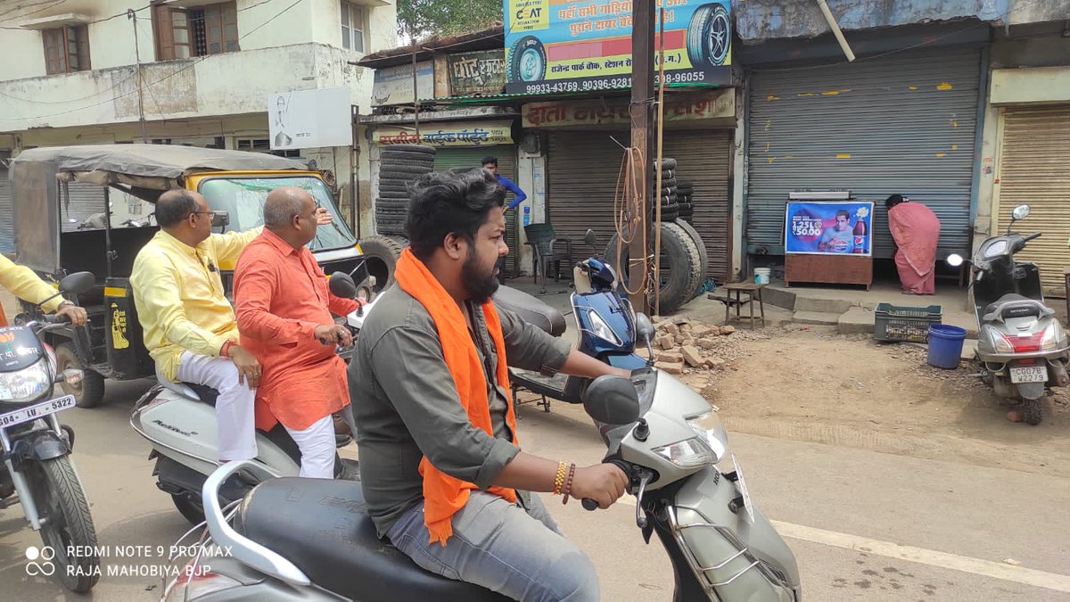 vermajiofficial's tweet image. आज विश्व हिंदू परिषद के छत्तीसगढ़ बंद आह्वान का समर्थन करते हुए दुर्ग शहर के सभी व्यापारिक संस्थाओं से बंद के लिए आग्रह किया। दुर्ग शहर के व्यापारी साथियों ने स्वयं से दुकानों को बंद कर अपना व्यापक समर्थन दिया। बिरनपुर में हिन्दू भाई भुनेश्वर साहू की निर्मम हत्या निंदनीय है।