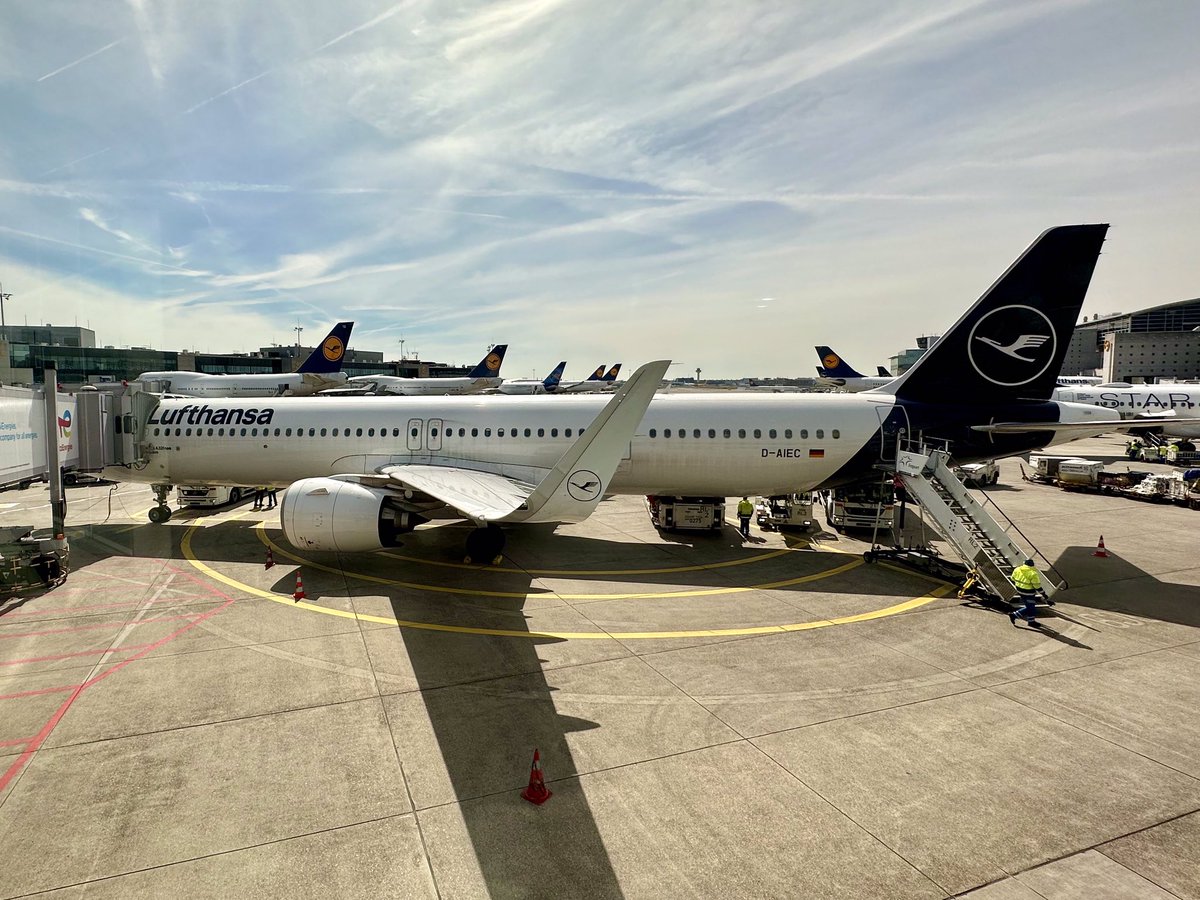 TodaysFlight's tweet photo. Short hop from the airport formerly known as Schönefeld to the home of the Queen Of The Skies. 
Goodbye #BER, hello #FRA. 

#LH185 #A321neo #QOTS https://t.co/nms2024VtJ