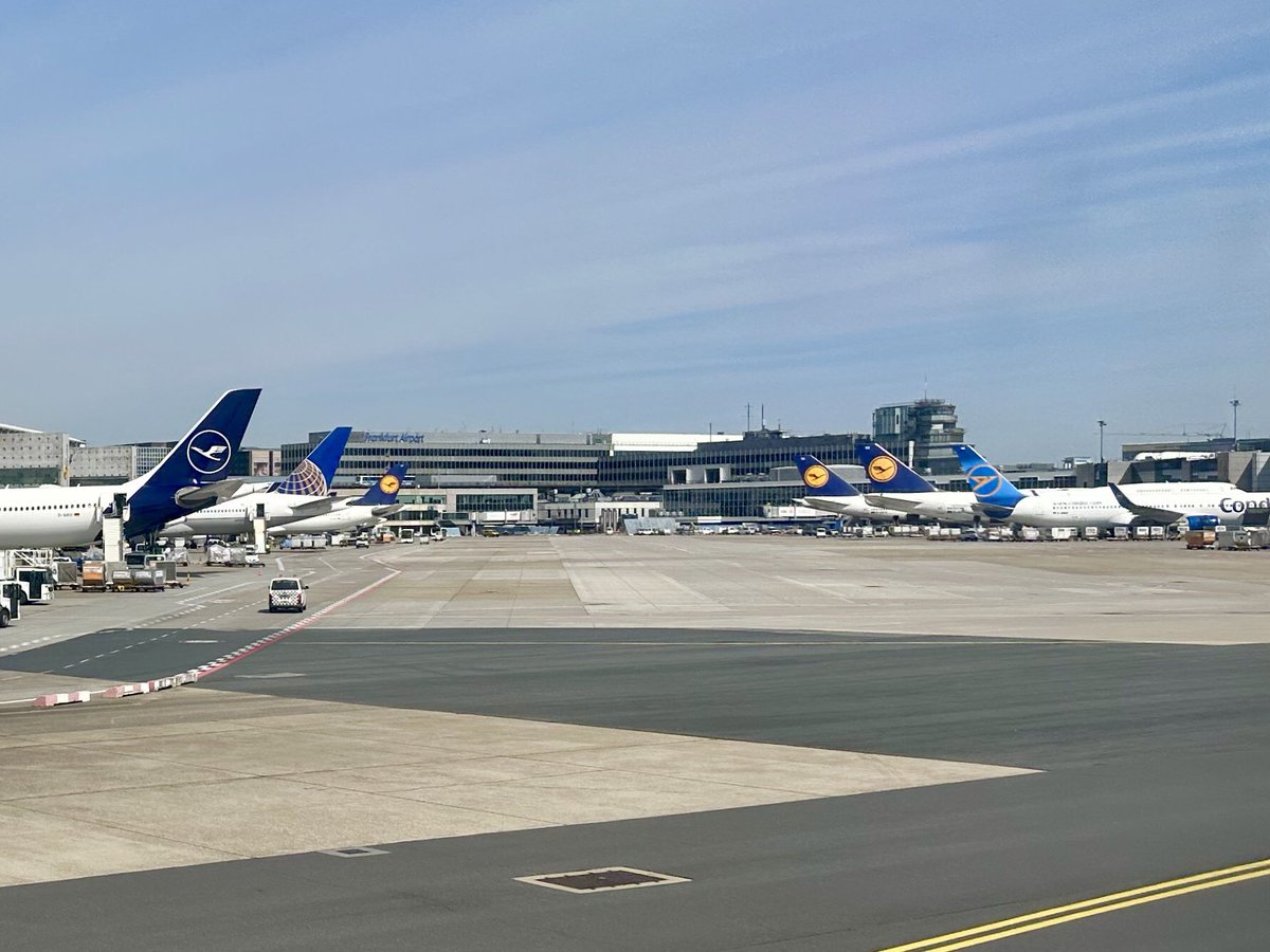 TodaysFlight's tweet photo. Short hop from the airport formerly known as Schönefeld to the home of the Queen Of The Skies. 
Goodbye #BER, hello #FRA. 

#LH185 #A321neo #QOTS https://t.co/nms2024VtJ
