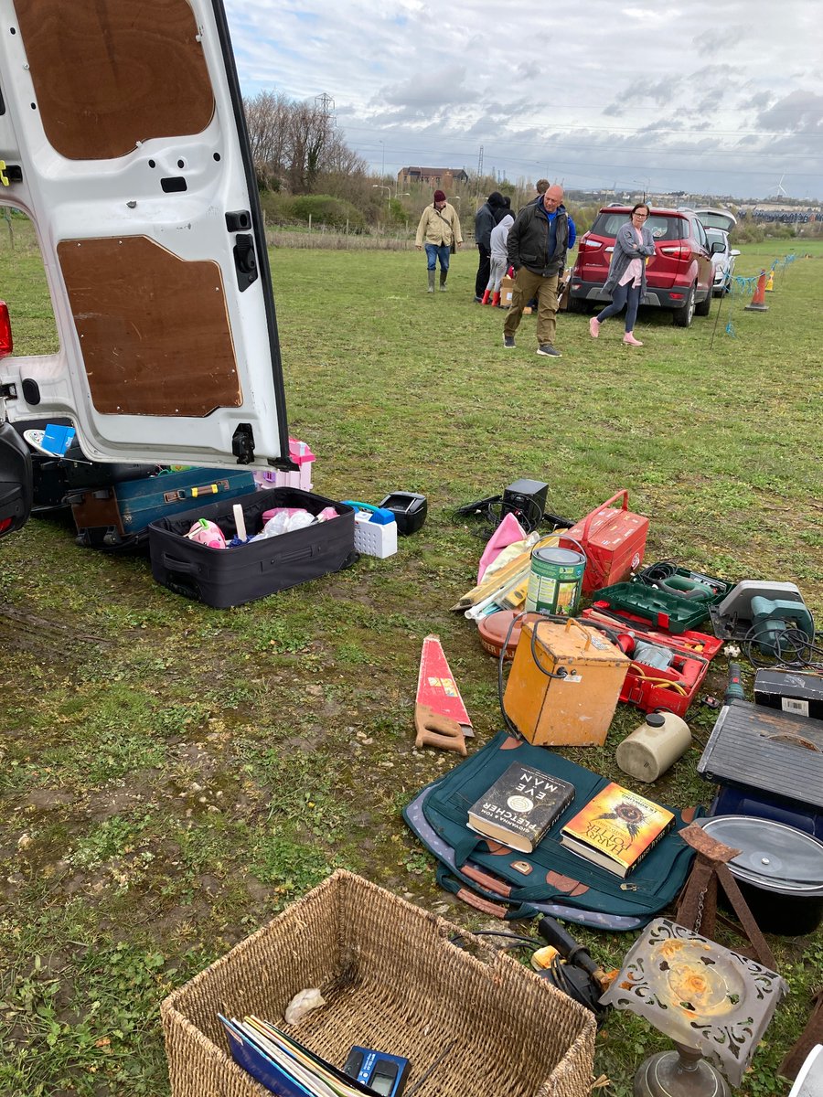 Kent_UK's tweet photo. Near A2 Pepperhill, bootfair, boot fair on Bootsale started #smbboots smbboots #hopfarm Hopfarm Kent https://t.co/ccGTOSglAH