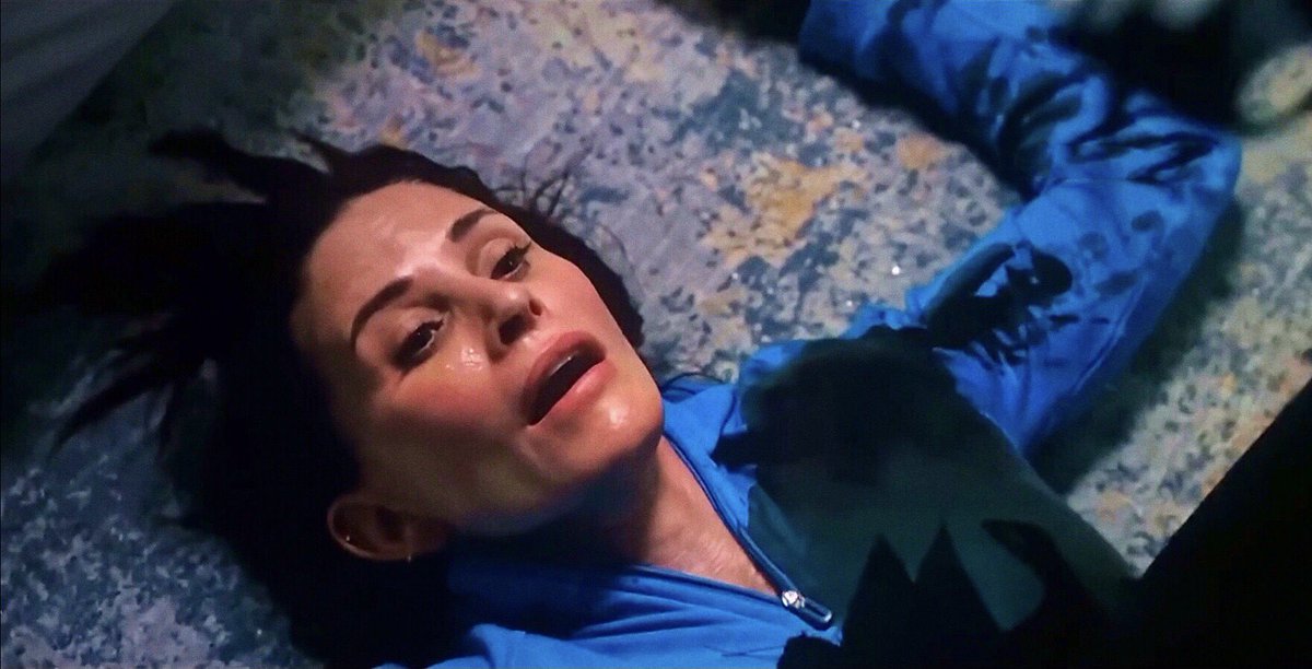 JudeJarjoura's tweet image. 26 years, 6 movies. Gale Weathers faced every ghostface killer. None of them has survived, Gale always does. She went beyond the final girl status, she became a final woman. She got her first Mtv awards nomination for #ScreamVI Vote everyday for Courteney mtv.com/movie-and-tv-a…