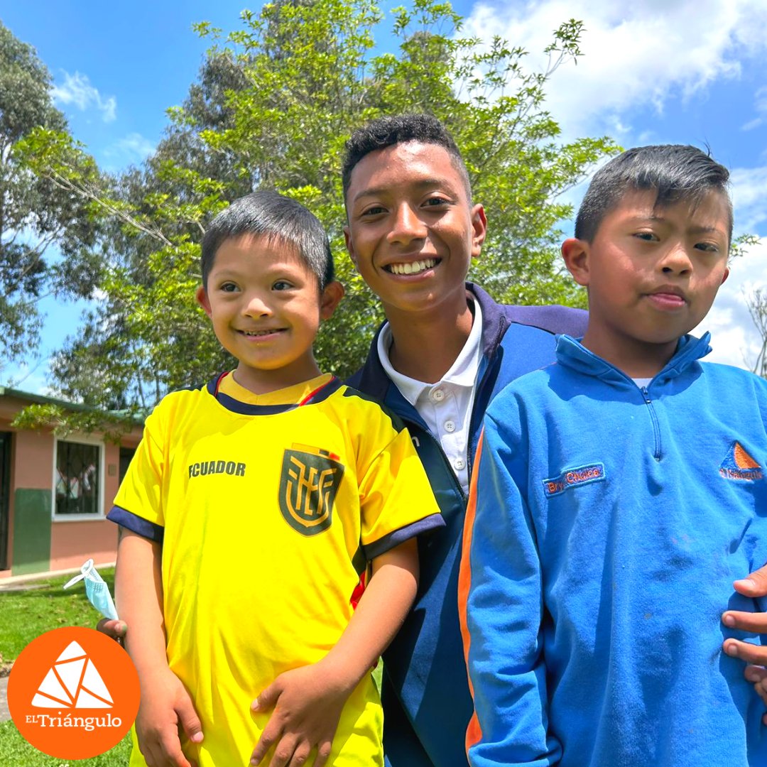 Más momentos de nuestras jornadas de integración 🤓⚽️ con alumnos del Independiente del Valle. Siempre son bienvenidos!😁

#FundaciónElTriángulo #IndependienteDelValle