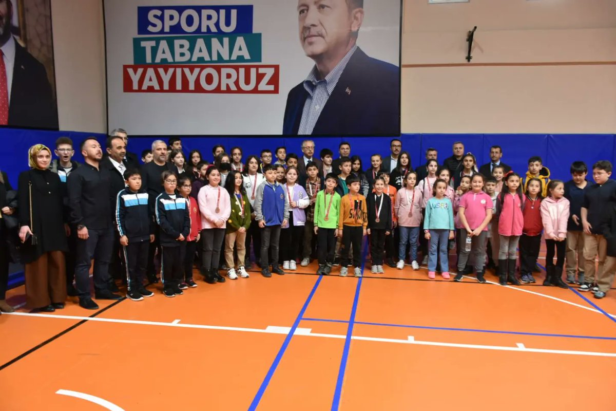 Gençlik Merkezinde düzenlenen Zeka Oyunları turnuvasında birinci olan öğrencilerimize  hediyeleri verildi. <a href="/kkazanmem/">Kahramankazan MEM</a> <a href="/kahramankazangm/">Kahramankazan Gençlik Merkezi</a>