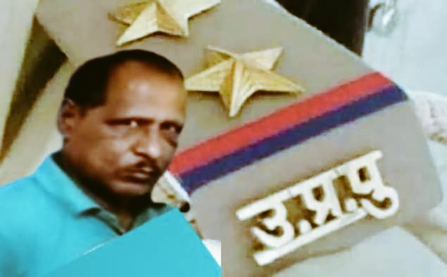 बीकापुर। विवेचना की आड़ में महिला के साथ अश्लील हरकत करना दरोगा को पड़ा भारी।इनायत नगर थाने में तैनात दरोगा बलात्कार की एक विवेचना में कोतवाली बीकापुर क्षेत्र कोछा गांव में सादी वर्दी में पहुंच गया। मुकदमे में अभियुक्त की मां के साथ अश्लील हरकत करता हुआ पकड़ा गया। मुकदमा दर्ज।