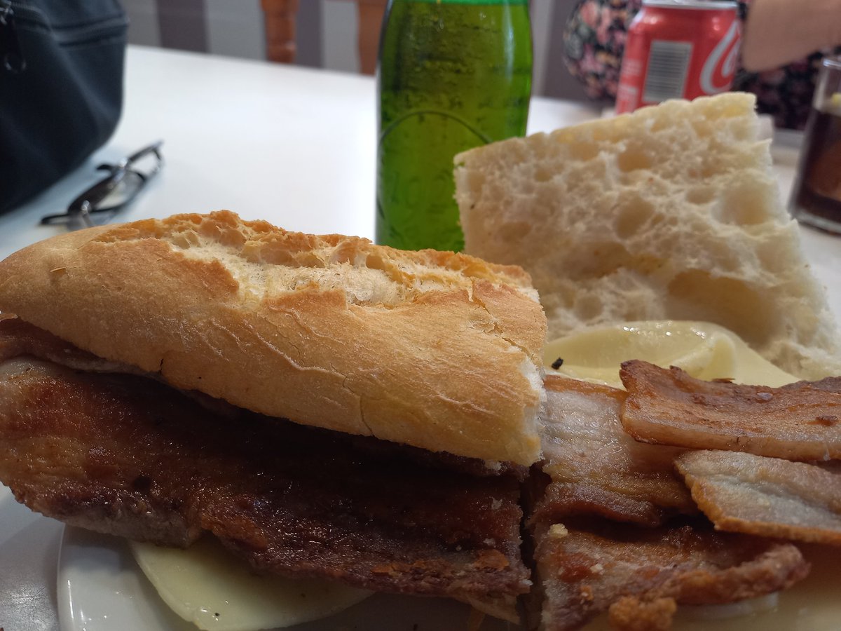 FMazRa's tweet photo. En playa @pobladefarnals 
#VicMar
Un clásico cuando voy a un sitio nuevo
Panceta con queso
Con una @Alhambra_Es
Genial de precio y calidad
@CulturaAlmuerzo 
@pacolonso un paseito y probarlo https://t.co/h2cgvGR07p