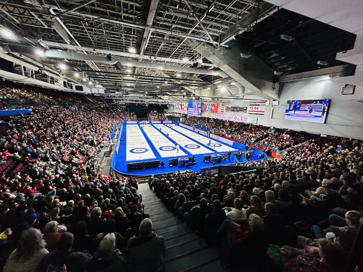 Devin_Heroux's tweet image. Good morning sports fans. So long, Ottawa. 

That was a memorable men’s world curling championship. Electric crowds. Sensational curling. Emotion no doubt. 

A deserving Scottish 🏴󠁧󠁢󠁳󠁣󠁴󠁿 victory. Pure class from 🇨🇦 Gushue in defeat. #cbccurl