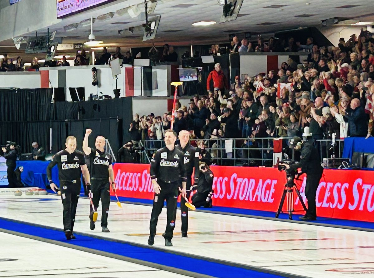 Devin_Heroux's tweet image. Good morning sports fans. So long, Ottawa. 

That was a memorable men’s world curling championship. Electric crowds. Sensational curling. Emotion no doubt. 

A deserving Scottish 🏴󠁧󠁢󠁳󠁣󠁴󠁿 victory. Pure class from 🇨🇦 Gushue in defeat. #cbccurl