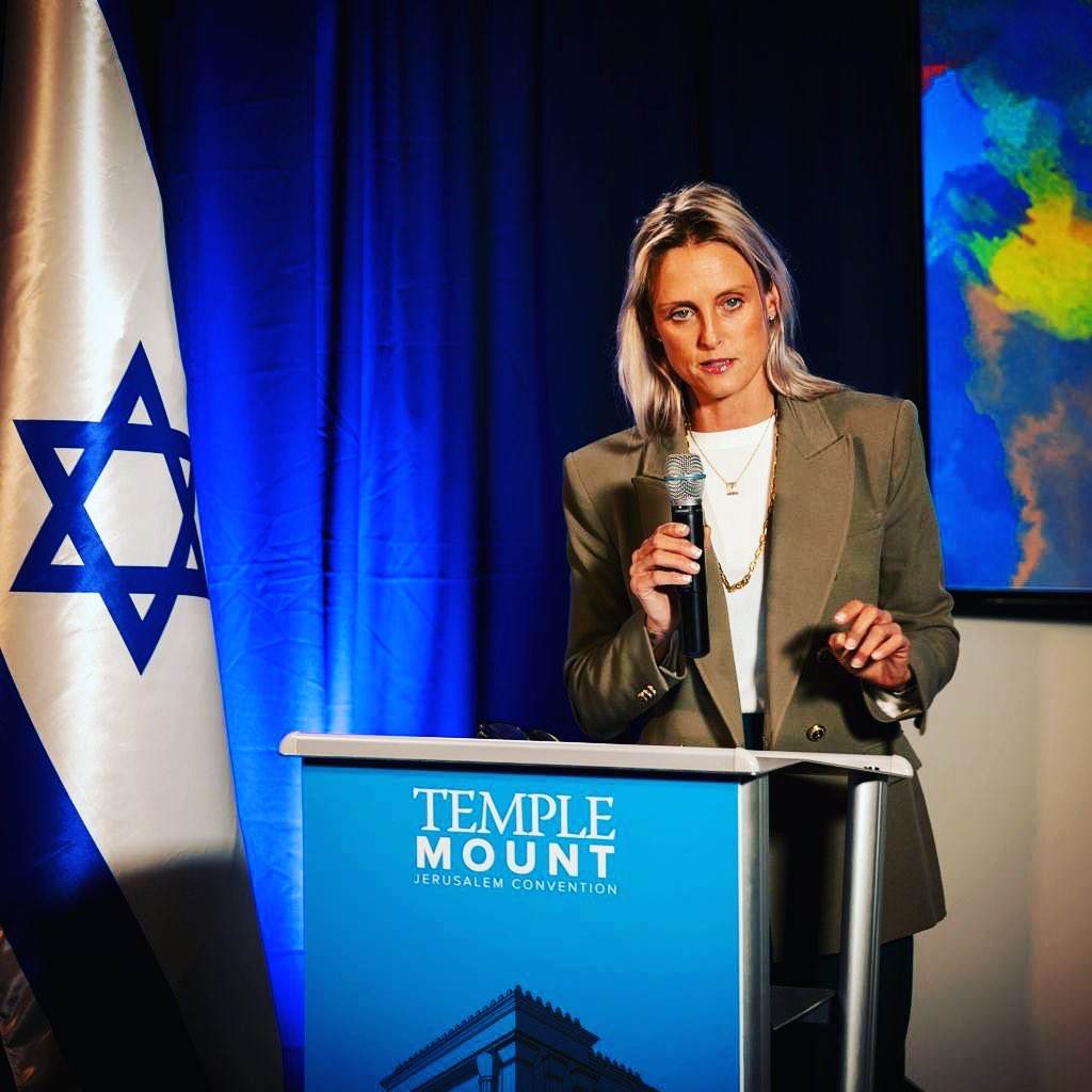 highonthehar's tweet image. 👏🏼 #MazalTov to our co-founder @emme_jay who was a featured speaker for #TMJC2023 at @BeginCenter yesterday, alongside @CryForZion @YehudahGlick @DoronKeidar @eliyahu_adam @DavidKiern @yairlevimusic @HaYovel @pastorplummer!

🎥 Video of her speech coming soon...

#HighOnTheHar ✨