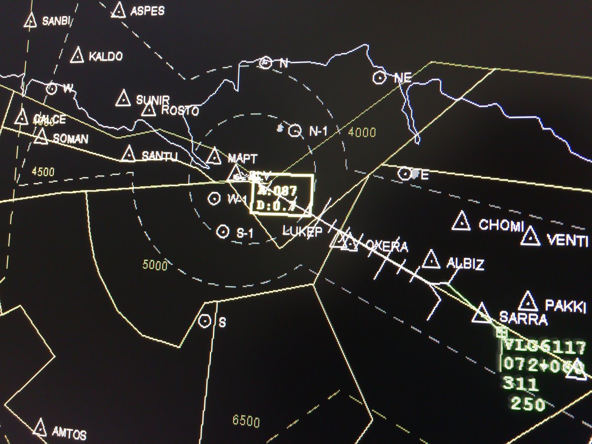 SENASA_Spain's tweet image. ¿Quieres trabajar como #ControladorAéreo 👨‍✈️ 👩‍✈️ 🎧 ✈? ¿Sabes qué conocimientos y capacidades psicotécnicas se requieren? @SENASA_Spain te informa. Ven a la sesión informativa sobre #ATC y resuelve tus dudas ⏩bit.ly/3Kv9CQZ
🗓️20/4 🕘11:00h
 presencial👥y online 💻