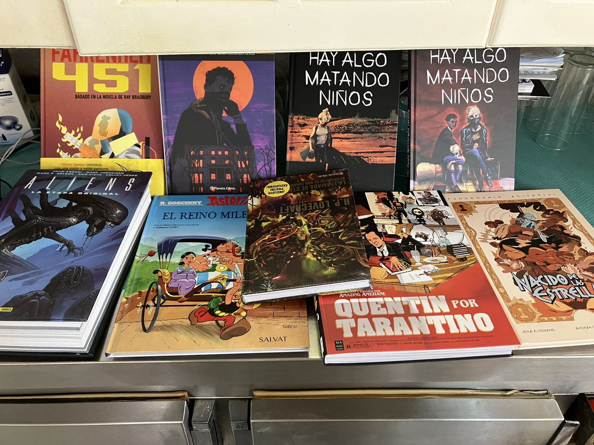 AlejandAlcalde's tweet photo. Yo solo iba a comprar un cómic. Me cago en la leche, menuda hartada a leer que me voy a pegar.
#fahrenheit #dayoscript #lovecraft #aliens #asterix #tarantino #slaughterhouse #hayalgomatandoniños https://t.co/KHPhU0Bekj