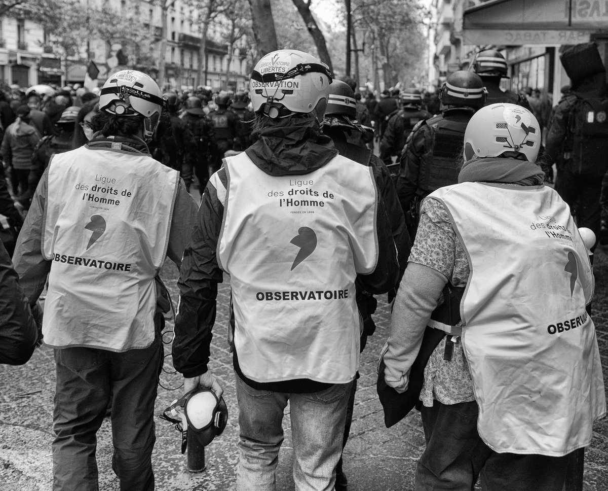 LDH_Fr's tweet photo. L’actualité met régulièrement en avant les usages disproportionnés et dangereux de la force publique. Avec des partenaires, la #LDH s'est engagée dans des démarches d’observation citoyennes, sur l’ensemble du territoire.
En savoir + ↷
https://t.co/Aln24O4HAG https://t.co/he8KfoIqYT