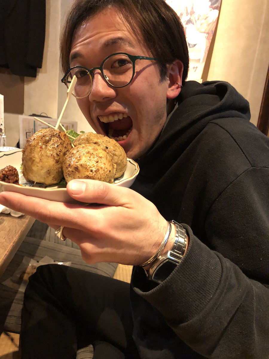 AngyaFlute's tweet photo. 長浜のコンサートが終��りました！おかげさまで満員御礼のコンサートとなりました。ありがとうございました！！
演奏は僕たちの代名詞となりつつある「きらきら星をめざして」から一部抜粋、写真は打ち上げでどでかいつくねを食べる坂本の様子ですー。
#フルート #フルート二重奏 #フルートマスターズ https://t.co/cqLThiVC9d