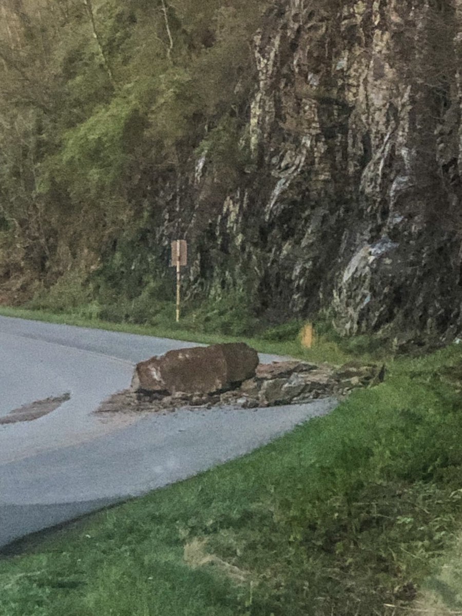 perkinsphotos1's tweet image. Road closed today.

Is this the famous medium size boulder the size of a medium boulder? 🤔 #wcnc
