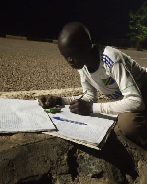 RXRadioUG's tweet photo. From grass to grace!
Hon. @jessica_alupo has offered a full education scholarship to Emmanuel Otengei a P4 boy who was writing notes using streetlights in Katakwi district.
#RXUpdates https://t.co/yFW69fwblU
