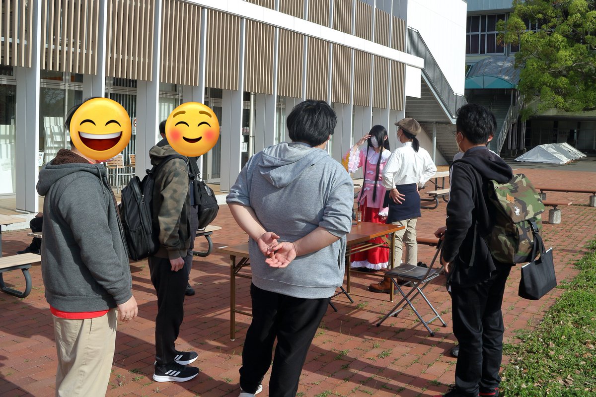 RAMICA_kit's tweet photo. こんばんは！
本日のサークル紹介と勧誘にお越し頂き、誠にありがとうございました！
私たちの活動に関するご質問はDMでも受け付けていますので、お越しできなかった方はご利用ください💁‍♀️
みなさんの入部をいつでも歓迎いたします👋
(ちなみに、画像のコスプレ姿の方、実は弊サークルの部長です笑) https://t.co/Z9oMverISk