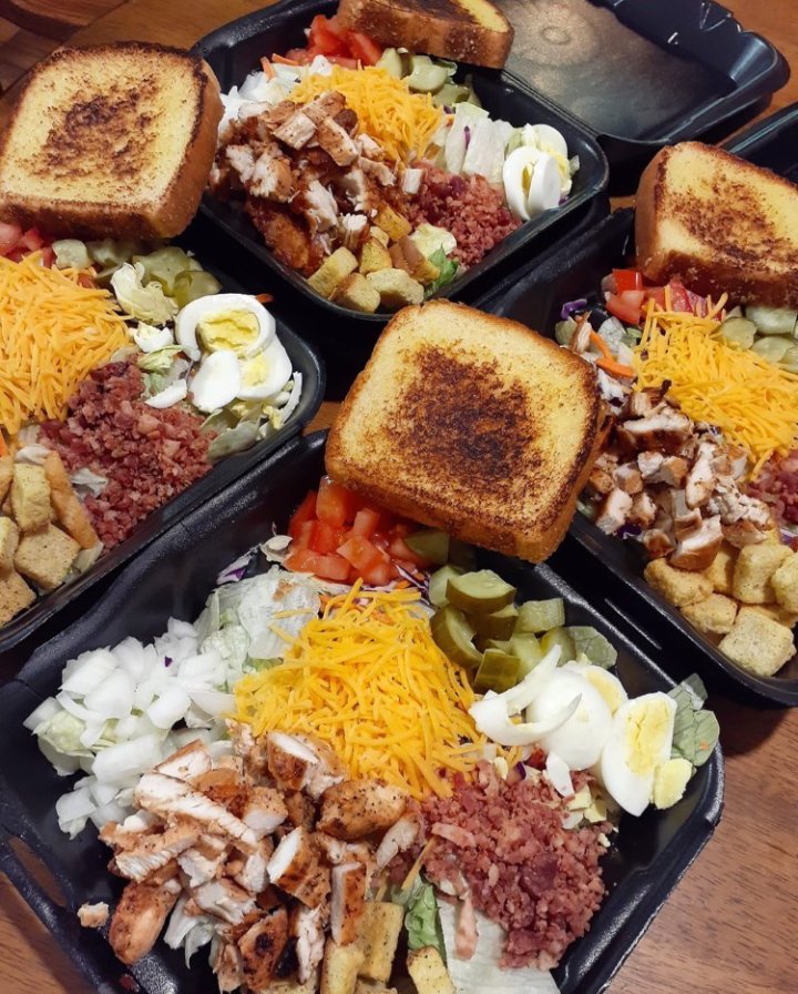CookinKoreyGE's tweet photo. Start ya week off right &amp; have one of my fresh Signature Salads &amp; Texas Toast for dinner.
•Grilled Chicken $12.00
•Ribeye Steak $15.00
Text 📲 334-520-2750 to order! #CookinKoreyGoodEatz https://t.co/PQkl0uHroX