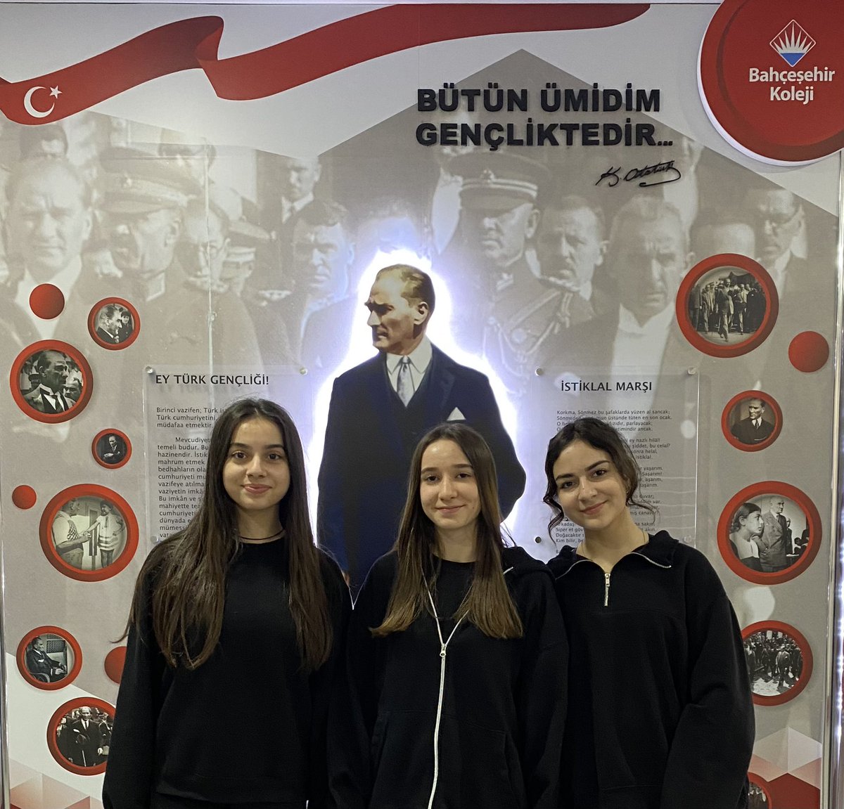 TEBRİKLER 🎀
9.Sınıf öğrencilerimiz Duru Özoğul, Deniz Öner ve Tuana Özcan TÜBİTAK 54. Lise Öğrencileri Araştırma Projeleri Yarışması Tarih dalında İstanbul Avrupa Bölge Üçüncüsü olmuştur. Öğrencilerimizi ve danışman öğretmenimiz Hicran Koçak'ı tebrik ederiz.
