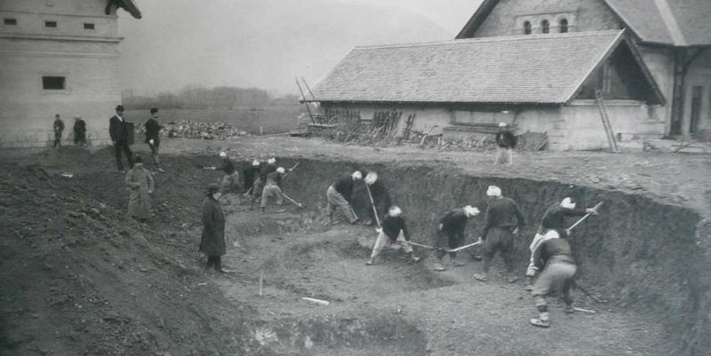 BosnianHistory's tweet photo. The #Butmir culture (Late Neolithic - 4800 BCE) thrived near present-day Sarajevo. Renowned for its intricate pottery, enigmatic figurines, and advanced architecture, this Neolithic society offers a fascinating glimpse into the past. https://t.co/oQzygG6h6t