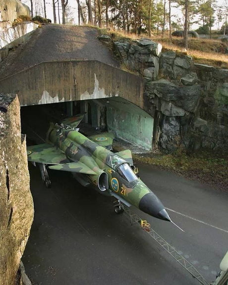 戦闘機用滑走路 主な基地の滑走路の位置は隠しようがないので、「開戦時の一撃」で全滅