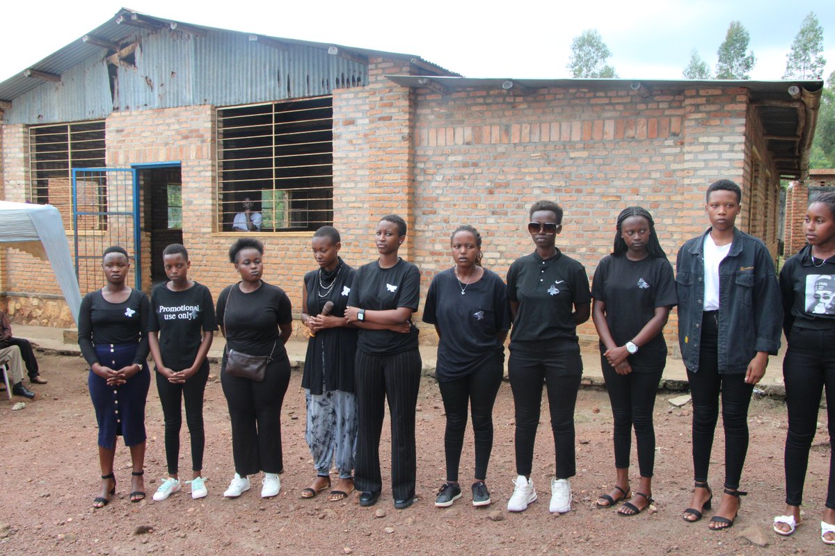 CellKarambi's tweet photo. Kuri site  #Rwinsheke, #Karambicell, habereye igikorwa cyo kwibuka ku nshuro ya 29 Jenocide yakorewe abatutsi 1994, umushyitsi mukuru mayor @KayonzaDistrict Bwana @BoscoNyemazi yihanganishije ababuze ababo anabasaba kudaheranwa n'amateka ahubwo bakibuka biyubaka. @MurundisectorK https://t.co/0hpJE94RgM
