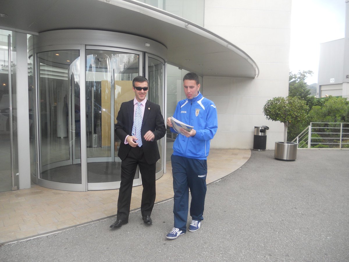 ...que el Club tenía objetivos más humildes. Muchos playoffs y desgraciadamente muchas desilusiones. Ahora a disfrutar y seguir en la línea, porque este no es tú techo. Gracias y enhorabuena. <a href="/AlexIzdo_10/">Alex Izquierdo</a>
Foto recuerdo: playoff 2013 CE Europa Barcelona.