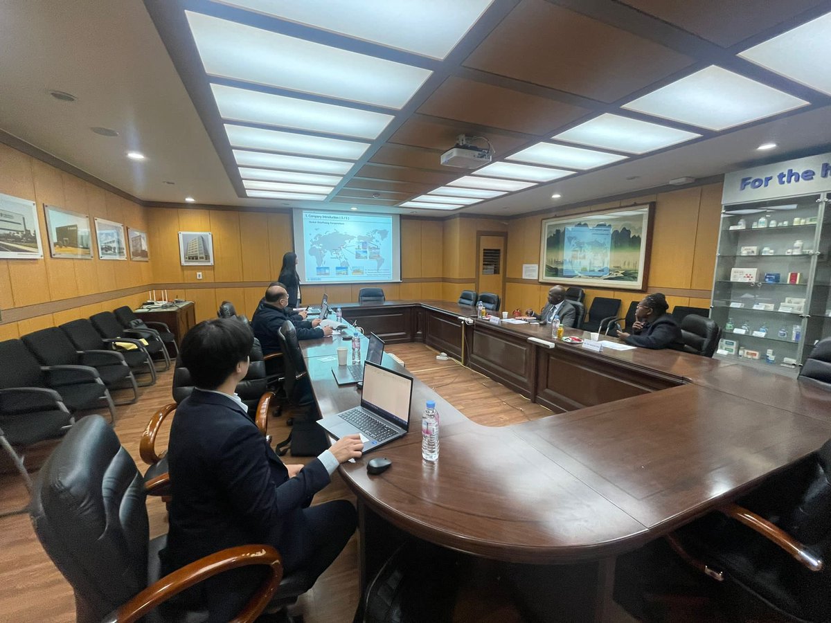 PYRAPREG3's tweet photo. On the sidelines of the the Global Vaccine and Immunization Research Forum organized in March 2023 in South Korea, Pr Tinto, the leader of the networking workpackage, visited Shin Poong Pharmaceuticals factory, where Pyramax is produced and had an informal meeting with the team. https://t.co/RkBogShnIB