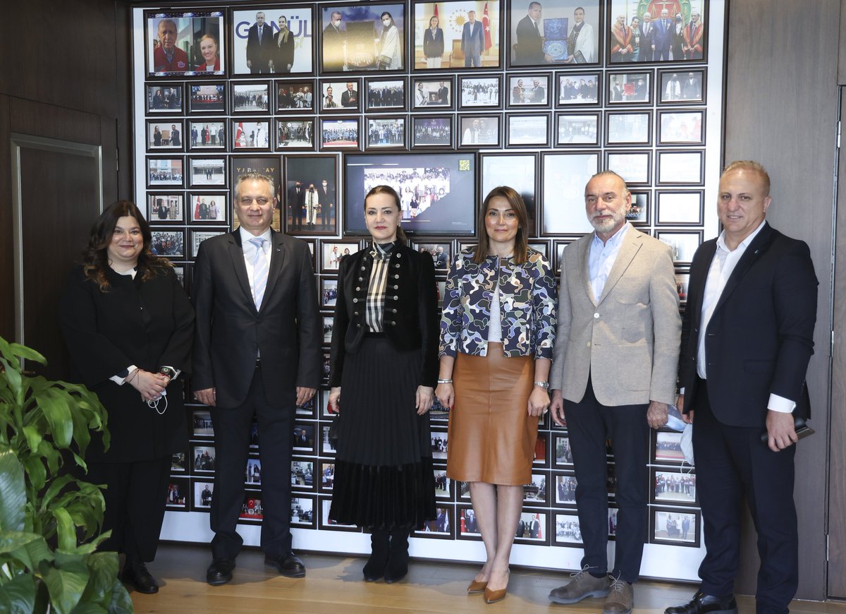 universitemDEU's tweet photo. Türkiye Kalite Derneği-KalDer İzmir Şubesi Yönetim Kurulu Bşk. Dr.Senem Kılıç, Genel Sekreter Aylin Paksoylu, @kalderizmir YK üyelerinin Rektörümüz @hotar_nukhet'i ziyaretinde; #DEÜ'nün kalite ve sürdürülebilirlik çalışmalarıyla geleceğe yönelik ortak proje olanakları görüşüldü. https://t.co/9ktmd3Zqra