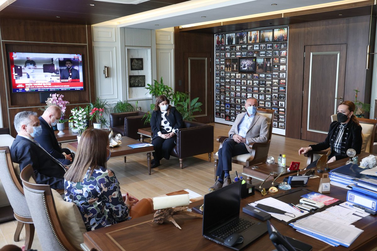 universitemDEU's tweet photo. Türkiye Kalite Derneği-KalDer İzmir Şubesi Yönetim Kurulu Bşk. Dr.Senem Kılıç, Genel Sekreter Aylin Paksoylu, @kalderizmir YK üyelerinin Rektörümüz @hotar_nukhet'i ziyaretinde; #DEÜ'nün kalite ve sürdürülebilirlik çalışmalarıyla geleceğe yönelik ortak proje olanakları görüşüldü. https://t.co/9ktmd3Zqra