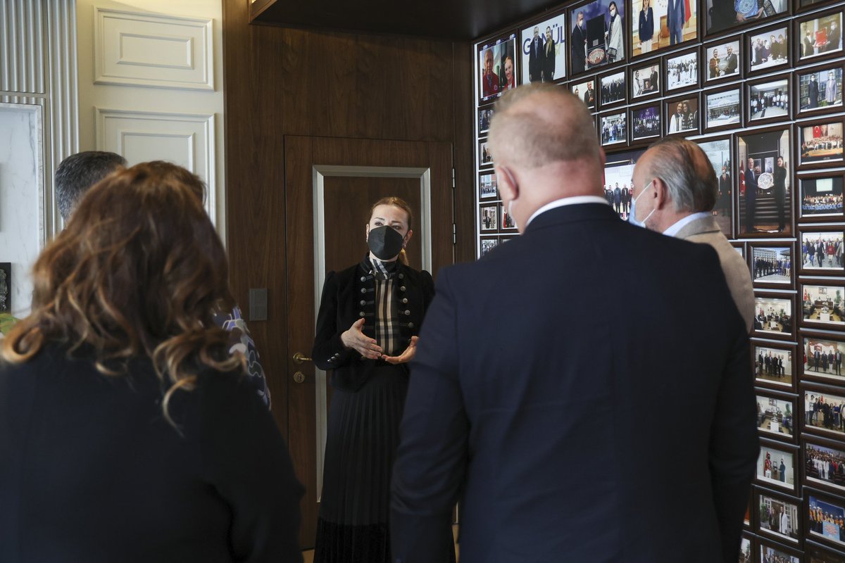 universitemDEU's tweet photo. Türkiye Kalite Derneği-KalDer İzmir Şubesi Yönetim Kurulu Bşk. Dr.Senem Kılıç, Genel Sekreter Aylin Paksoylu, @kalderizmir YK üyelerinin Rektörümüz @hotar_nukhet'i ziyaretinde; #DEÜ'nün kalite ve sürdürülebilirlik çalışmalarıyla geleceğe yönelik ortak proje olanakları görüşüldü. https://t.co/9ktmd3Zqra