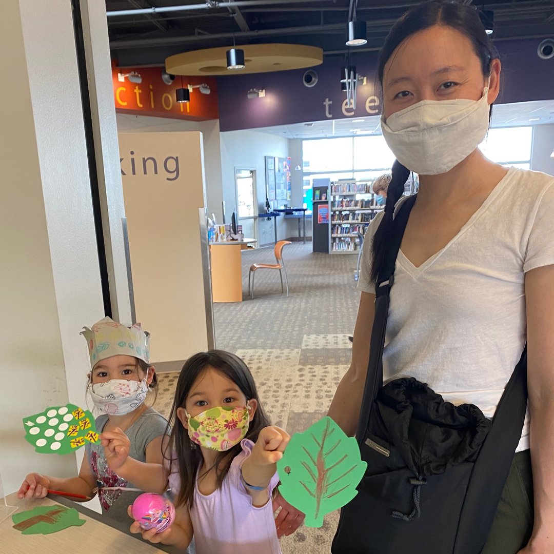 PoudreLibraries's tweet photo. Did you help grow the Council Tree Library Poet-Tree this month? 🌳 National Poetry Month is halfway over and we've had so much fun watching the Poet-Tree bloom. Thanks to everyone who wrote a poem this month or last year! #ConnectToCuriosity https://t.co/6GgUjaPoZp