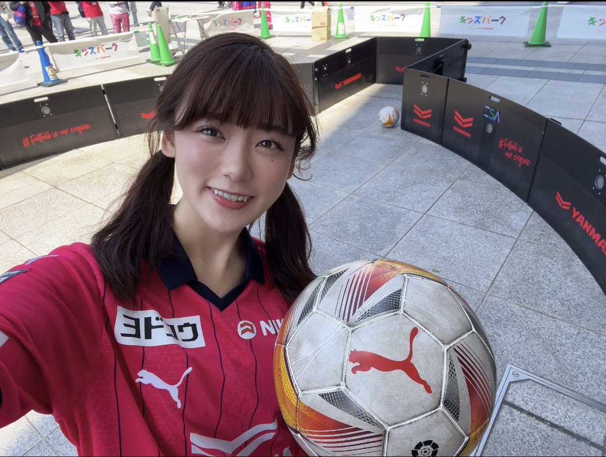 ICON52102663's tweet photo. 2023年4月9日（日）#セレッソ大阪　vs #北海道コンサドーレ札幌 ヨドコウスタジアム【 キッズパーク】【#iconチャレンジ】

美女アイドル集団💖セレッソガールの皆様、ICONパスマシーン初体験⚽️ー❗️

#esaicon #ICONパスマシーン https://t.co/1JpAzTIGog
