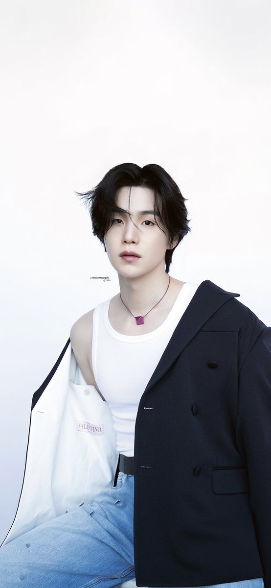Pink09Purple's tweet photo. 【待ち受け】#SUGAxMarieClaireKorea 

💙ロゴなし / ロゴあり（位置調整済）

💙保存条件
☑︎follow
☑︎♡
☑︎RT

🙇‍♂️二次加工はお控え下さい

弱めの〈補正＆高画質〉を入れてます☺️
iPhoneは時計の位置が被らないように調整済みです☺️

#D_DAY #BTSSUGA #ユンギ https://t.co/m9ywPm1cuX