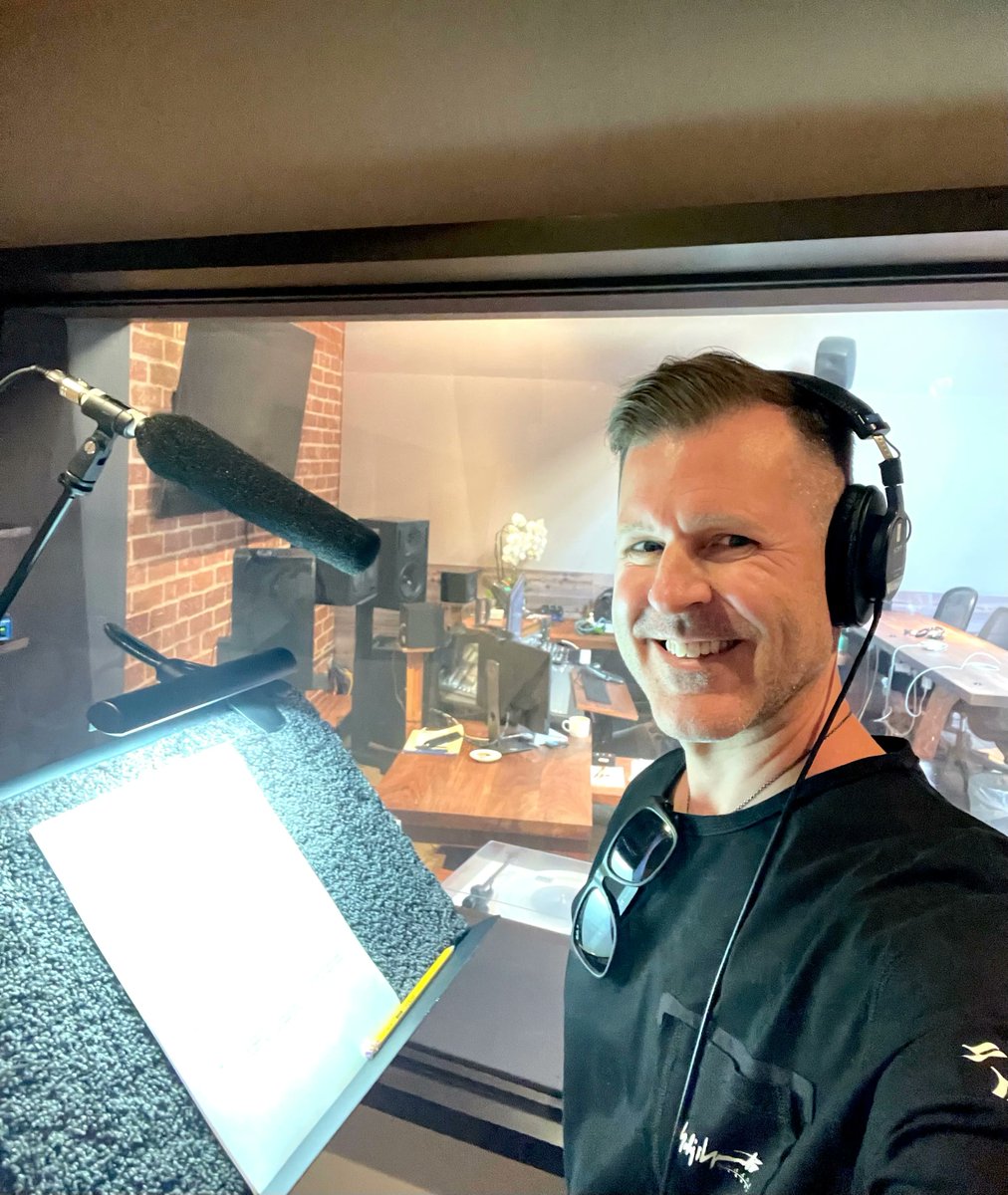 thebenphelps's tweet photo. Putting in the work 🙌

#letsgovo #boothselfie #VO #sennheiser416 #inthebooth https://t.co/VLRsvyRniS