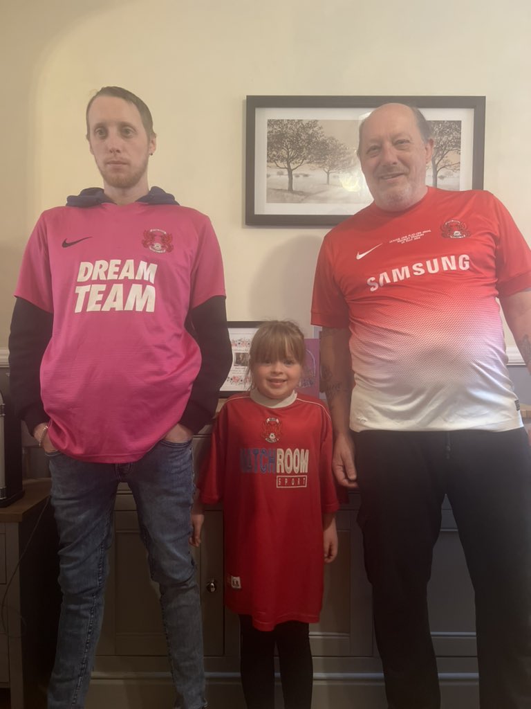 #ThreeGenerations of Os supporters. Sophie rocking her Dads 2001 orient kit for todays game #RetroShirtDay @Jameslee_lofc @leytonorientfc #Orient